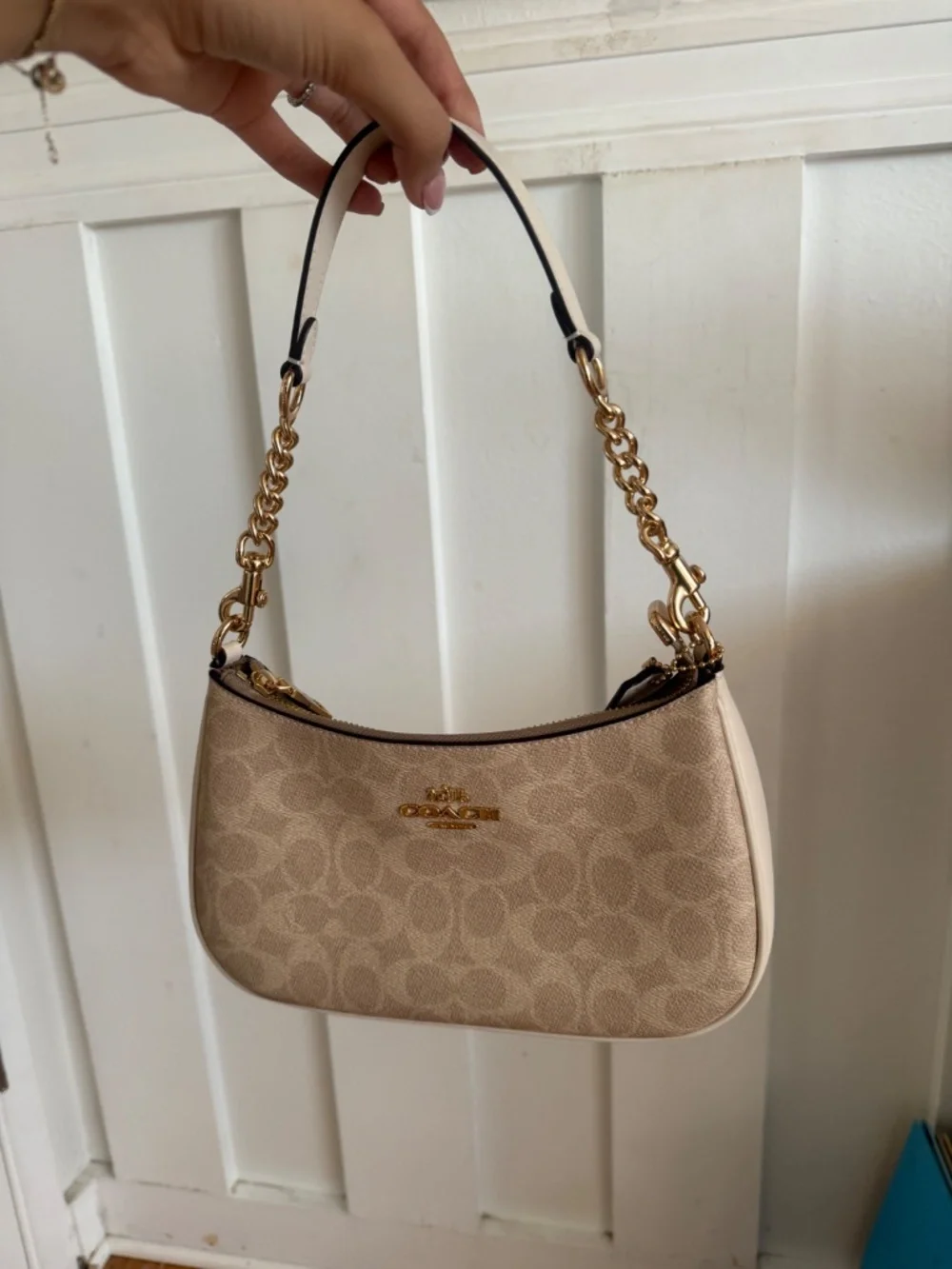Coach Outlet Teri Shoulder Bag In Signature Canvas